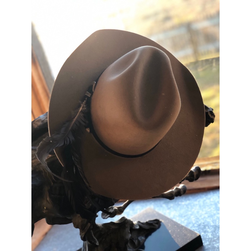 >>>>——>Charlie 1 Horse Hat w/Band & Feather<——<<<<